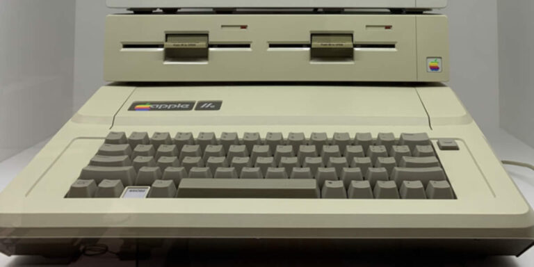 How Apple IIe Redefined Personal Computers in the 80s